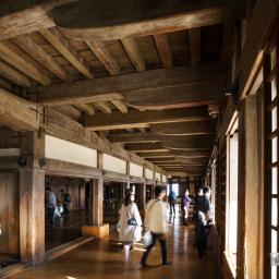 Indoor view of Himejijo Castle (姫路城)