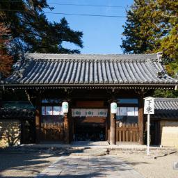 Exterior view of Tada Shrine (多田神社)